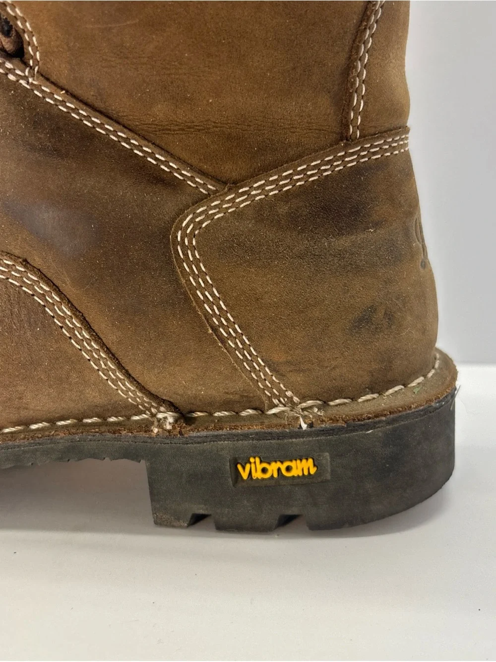 Danner Gritstone men’s 8” size 9 Brown Suede Work Boot with Vibram ASTM F2892-11